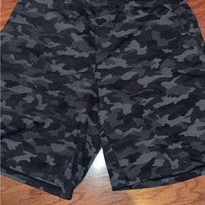 Men's Lululemon Camo Black and Gray Shorts